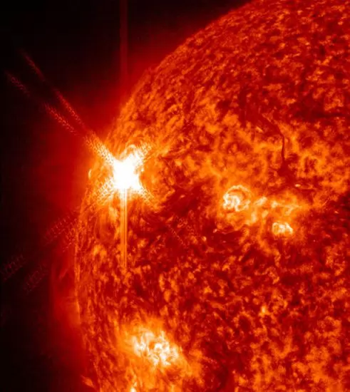 ڹе̫ѧ̨(SDO)ʱ1134:27(ʱ17:27)ϷһX1.9ҫߵľһҫǴһΪAR11339ľһ򱬷